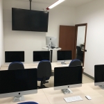 Aula di Mind Academy con schermo da 60" 